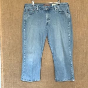 Levi’s 515 Jeans Womens 16 Misses Blue Denim Capri Medium Wash Distressed
